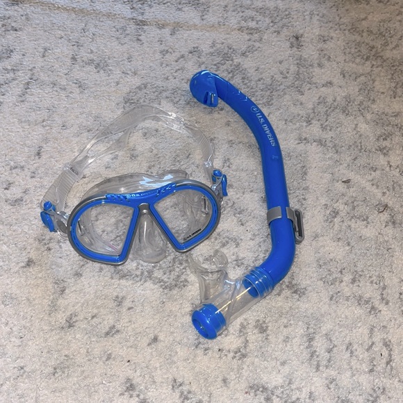 Kid’s Goggles - Picture 1 of 6